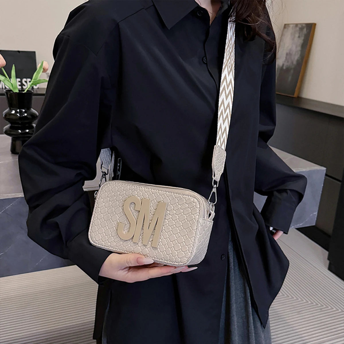 Women's Woven Crossbody Bag 3D Embellished PU Shoulder Purse with Solid Color & Tassels Roomy Zip Closure Daily Use Shoulder Bag