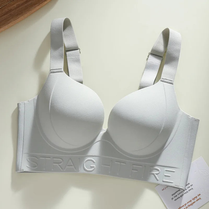 Women's Big Breasts With No Traces And Small Breasts Gathered Without Steel Rings To Prevent External Expansion Of Women's Bra