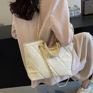 Trendy Tote Bag for Women - Stylish Chain Shoulder Purse, Spacious Crossbody Bag, Adjustable Strap, Fashionable Casual Handbag