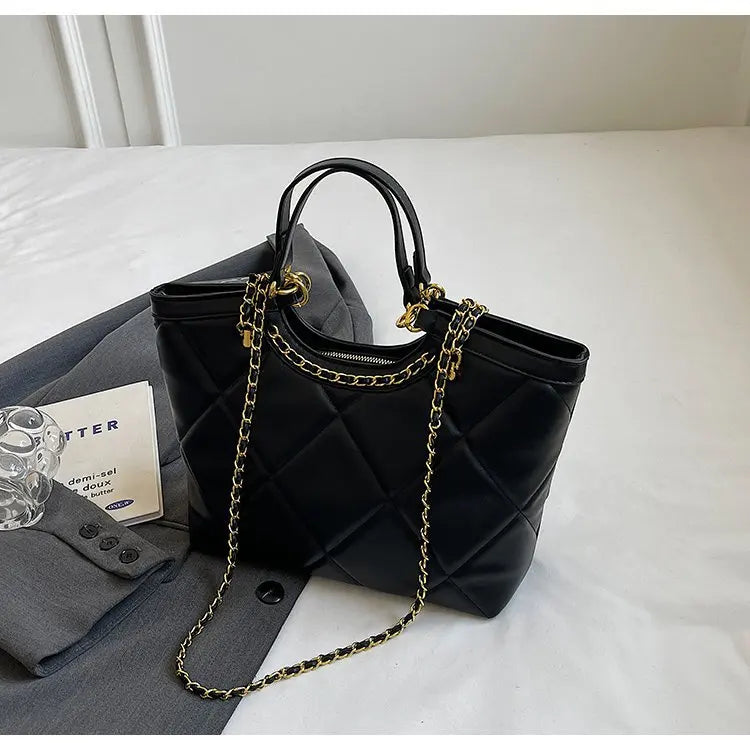 Trendy Tote Bag for Women - Stylish Chain Shoulder Purse, Spacious Crossbody Bag, Adjustable Strap, Fashionable Casual Handbag