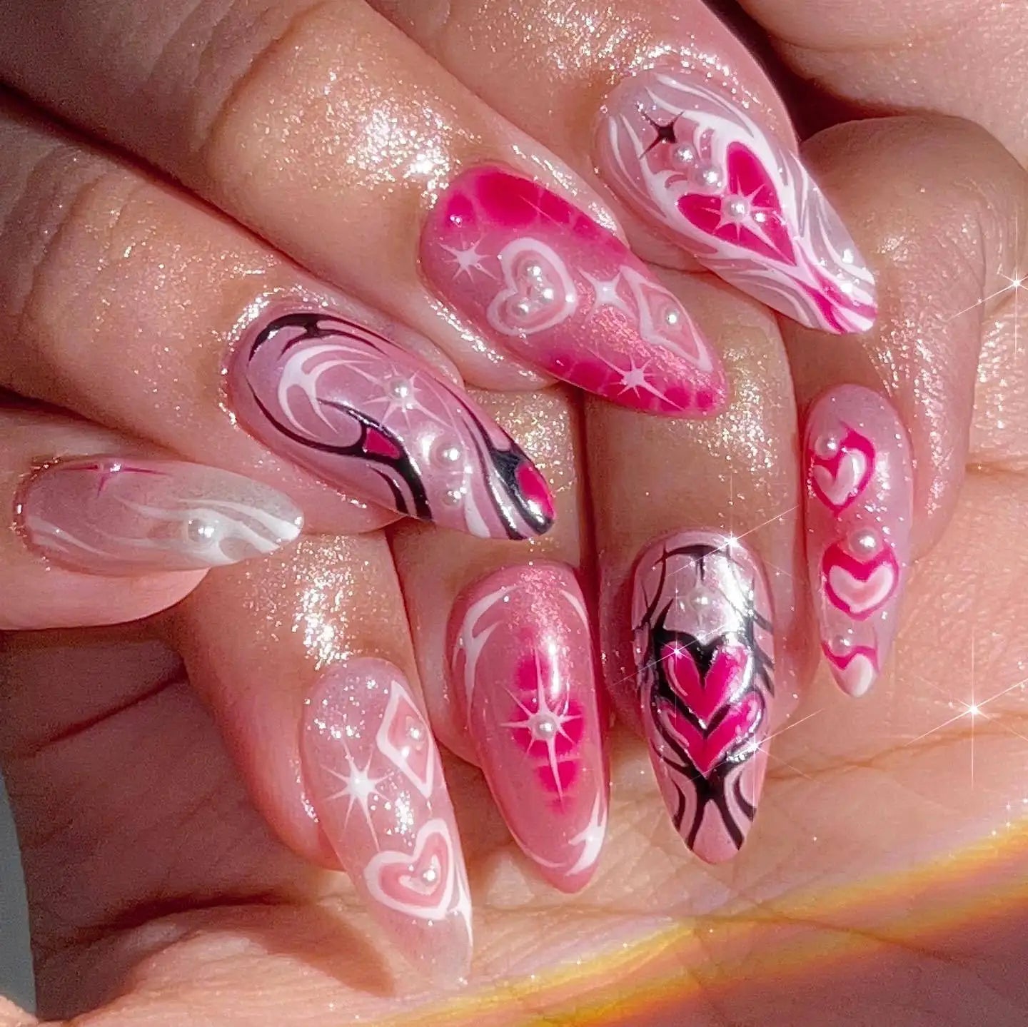 False Nails 3D Design Press on Nails Full Cover Red Heart Pearl Diamond Decoration Dark Style French Almond Wearable Nail Tips