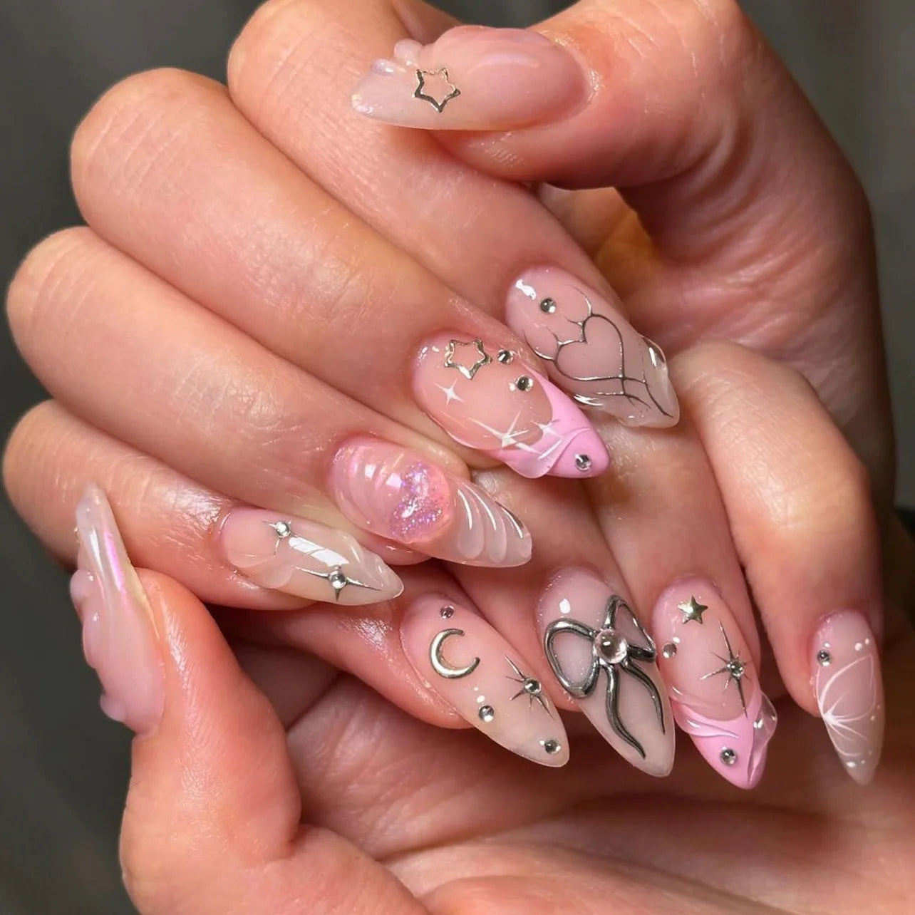 False Nails 3D Design Press on Nails Full Cover Red Heart Pearl Diamond Decoration Dark Style French Almond Wearable Nail Tips