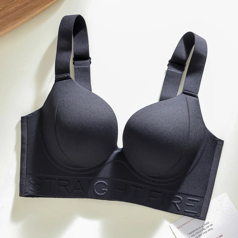 Women's Big Breasts With No Traces And Small Breasts Gathered Without Steel Rings To Prevent External Expansion Of Women's Bra